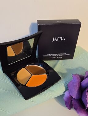 JAFRA Triple Imperfection Concealer Palette — Beige, Tan & Orange
